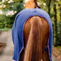 Horseware Embossed Cosy Neck Abschwitzdecke -Weatherbeeta Shop 340951 DB BU 6